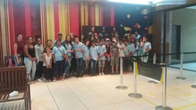 No dia 29/11, o Projeto Adolescentro realizou um passeio ao cinema do Shopping & Sports na cidade de Curitiba.