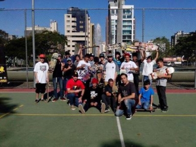 Skatistas de Contenda participam de evento em Curitiba
