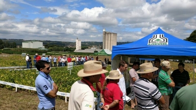 Agricultores representam Contenda em encontro no município da Lapa