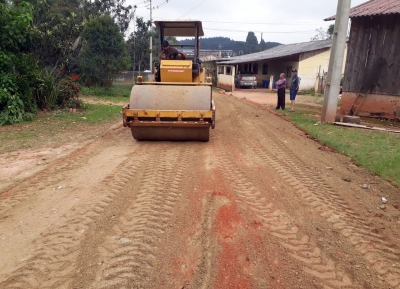 Prefeitura recupera estradas de Pedro Machado