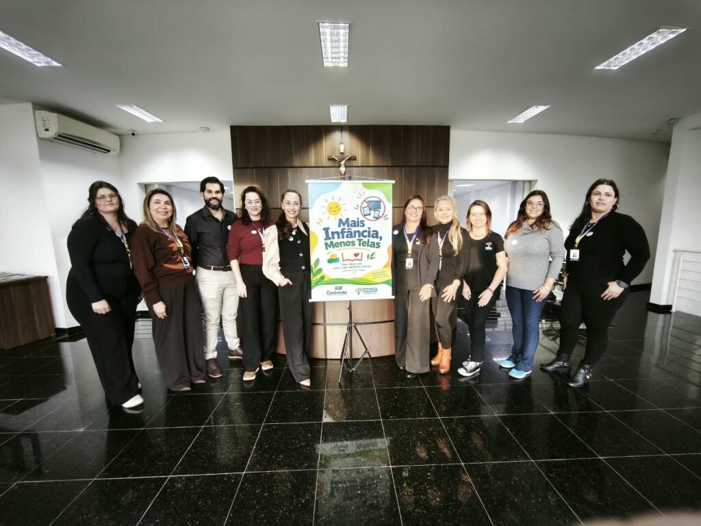 Contenda debate impactos das telas na infância