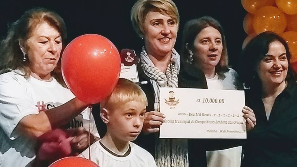 ESCOLA DE CONTENDA RECEBE PREMIAÇÃO