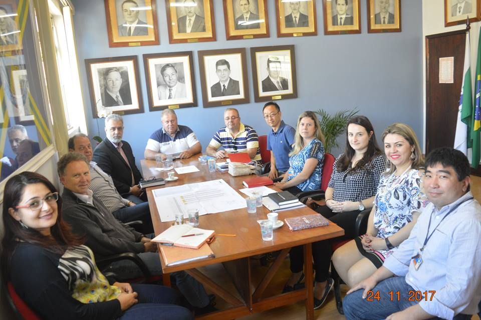 Prefeito realiza reunião para andamento do projeto habitacional do município