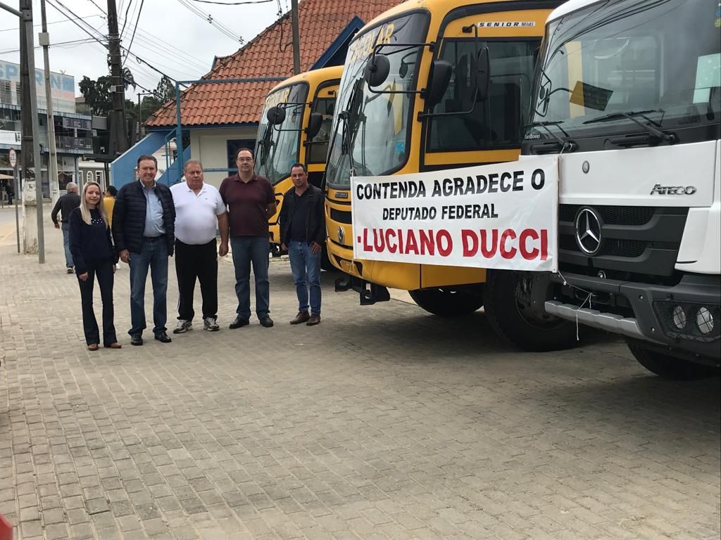 DEPUTADO FEDERAL LUCIANO DUCCI ENTREGA VEÍCULOS 