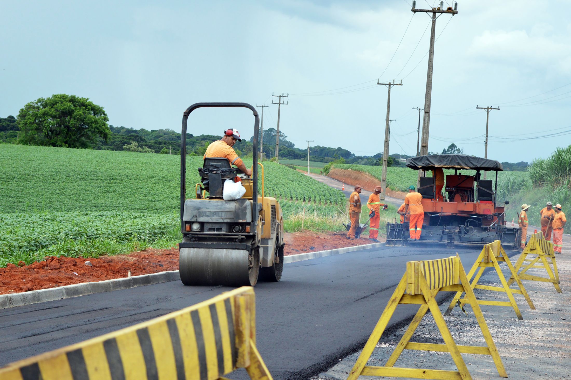 Novo trecho é pavimentado em Contenda