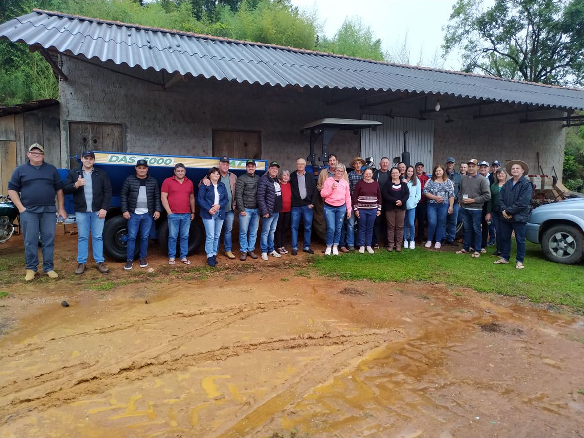 Prefeitura repassa calcareadeira à Comunidade do Rio do Cacho