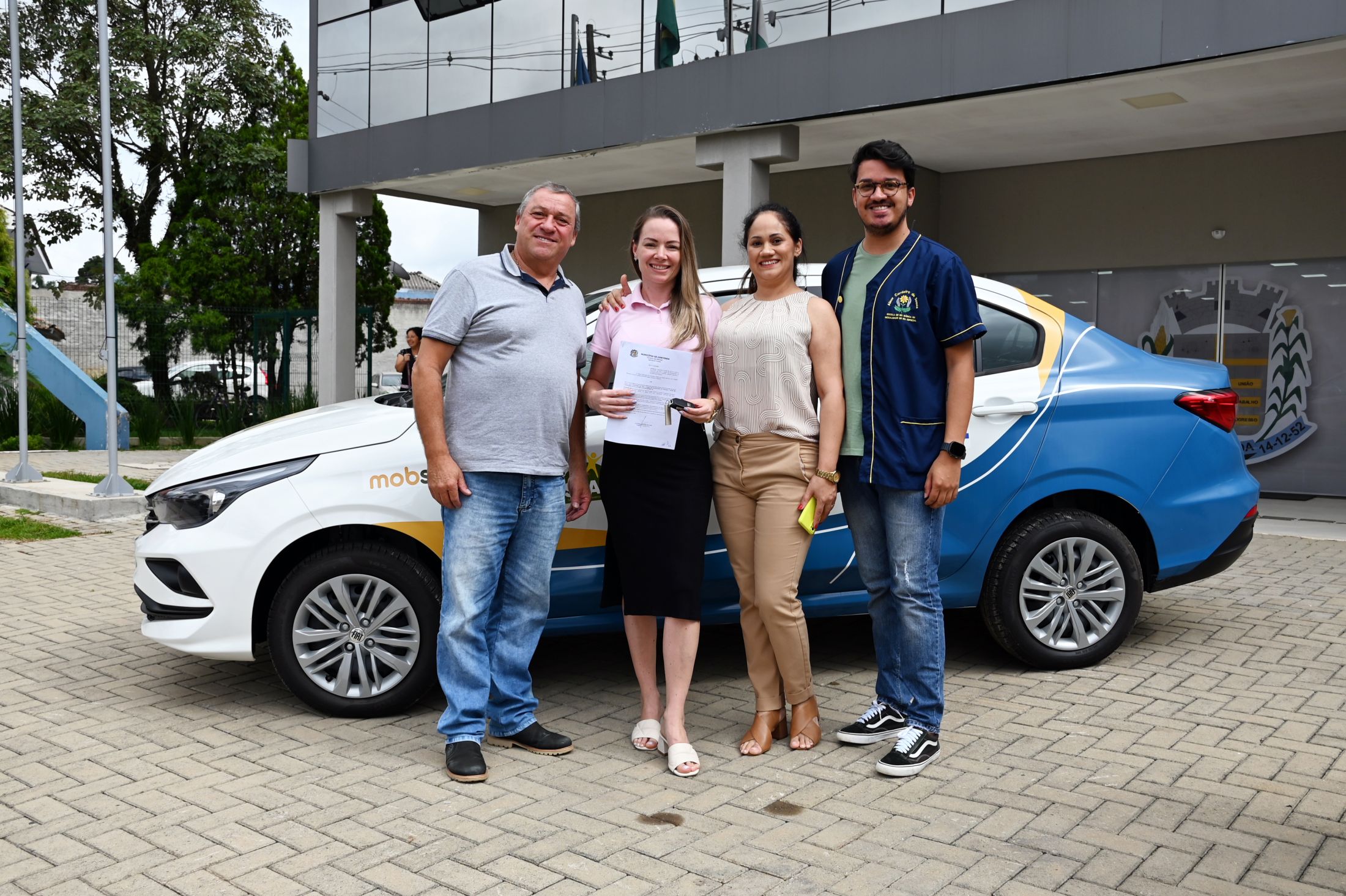 APAE de Contenda recebe novo veículo