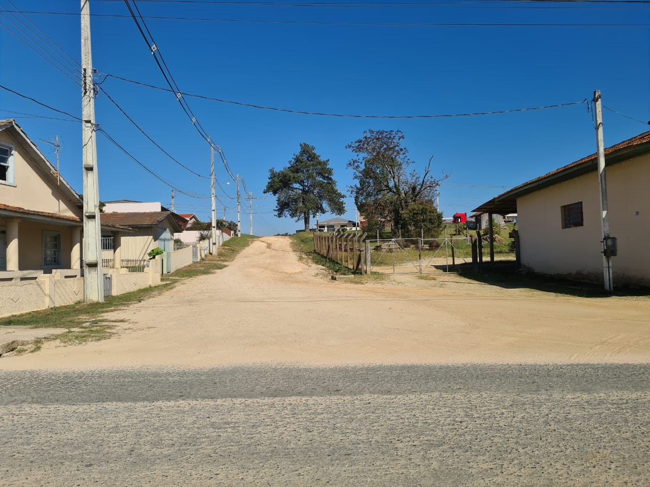 Contratos de pavimentação asfáltica e aquisição de insumos para reforma/ampliação de equipamentos públicos