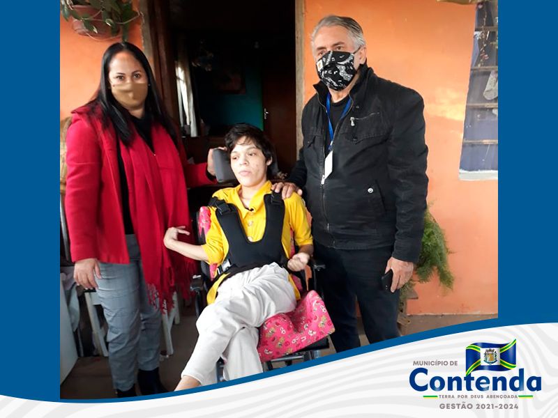 Entrega de Cadeira Especial