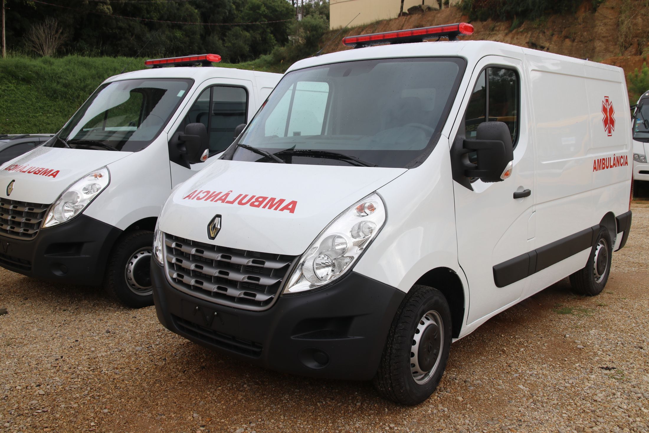 Duas novas ambulâncias para o município. 