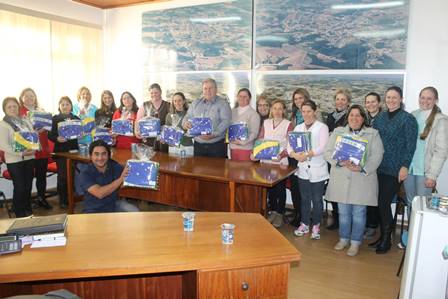 Diretoras recebem Kit Cívico