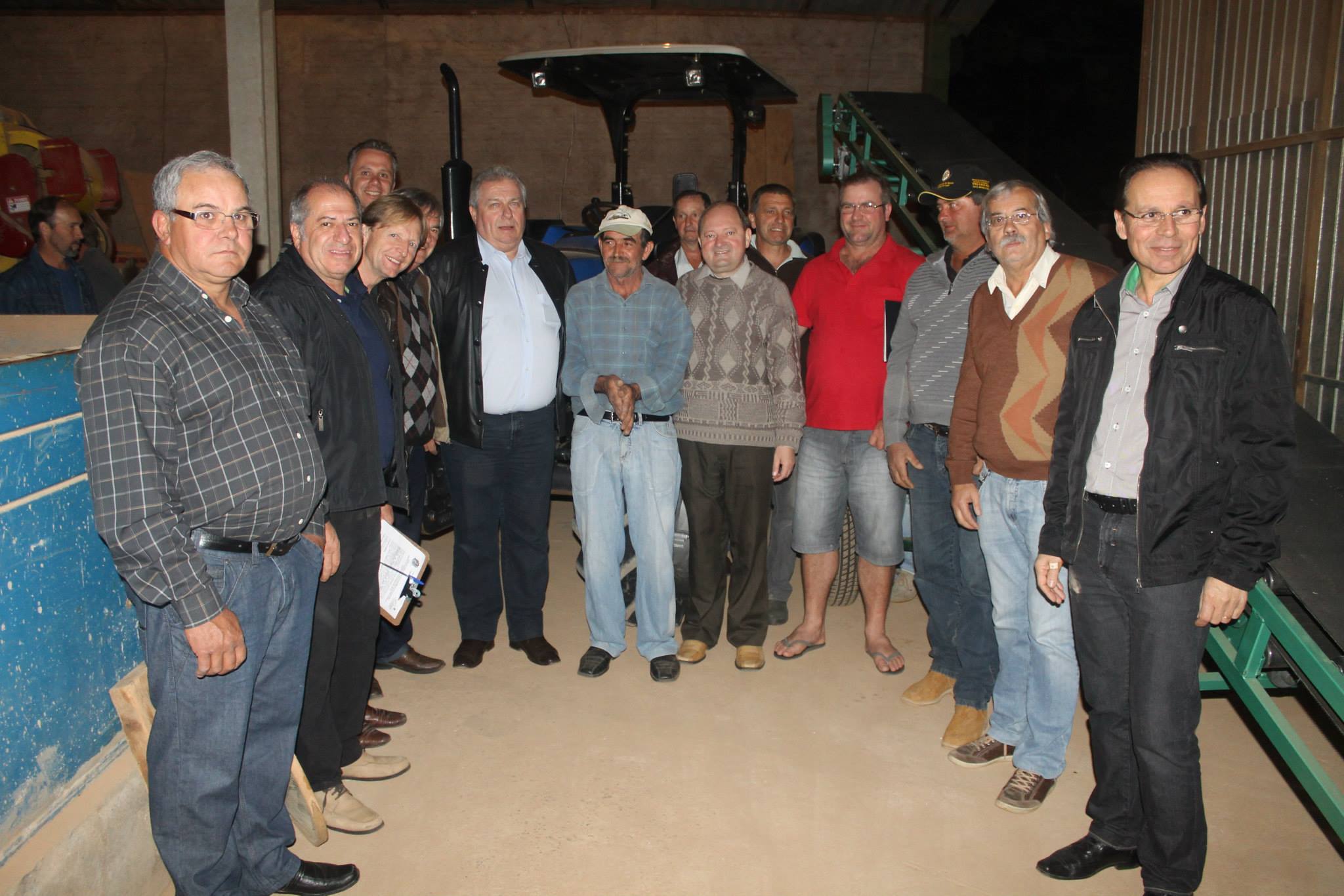 Associação de Produtores de Catanduvas do Sul recebe Trator