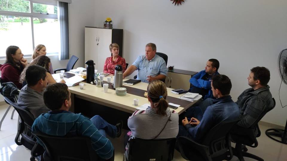 Prefeitura Municipal de Contenda 18 de abril às 08:24 · Prefeito realiza reunião com diretores das escolas estaduais