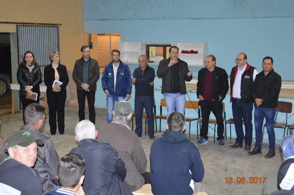 Vice Prefeito e Secretários participam de reunião na comunidade de Campestre