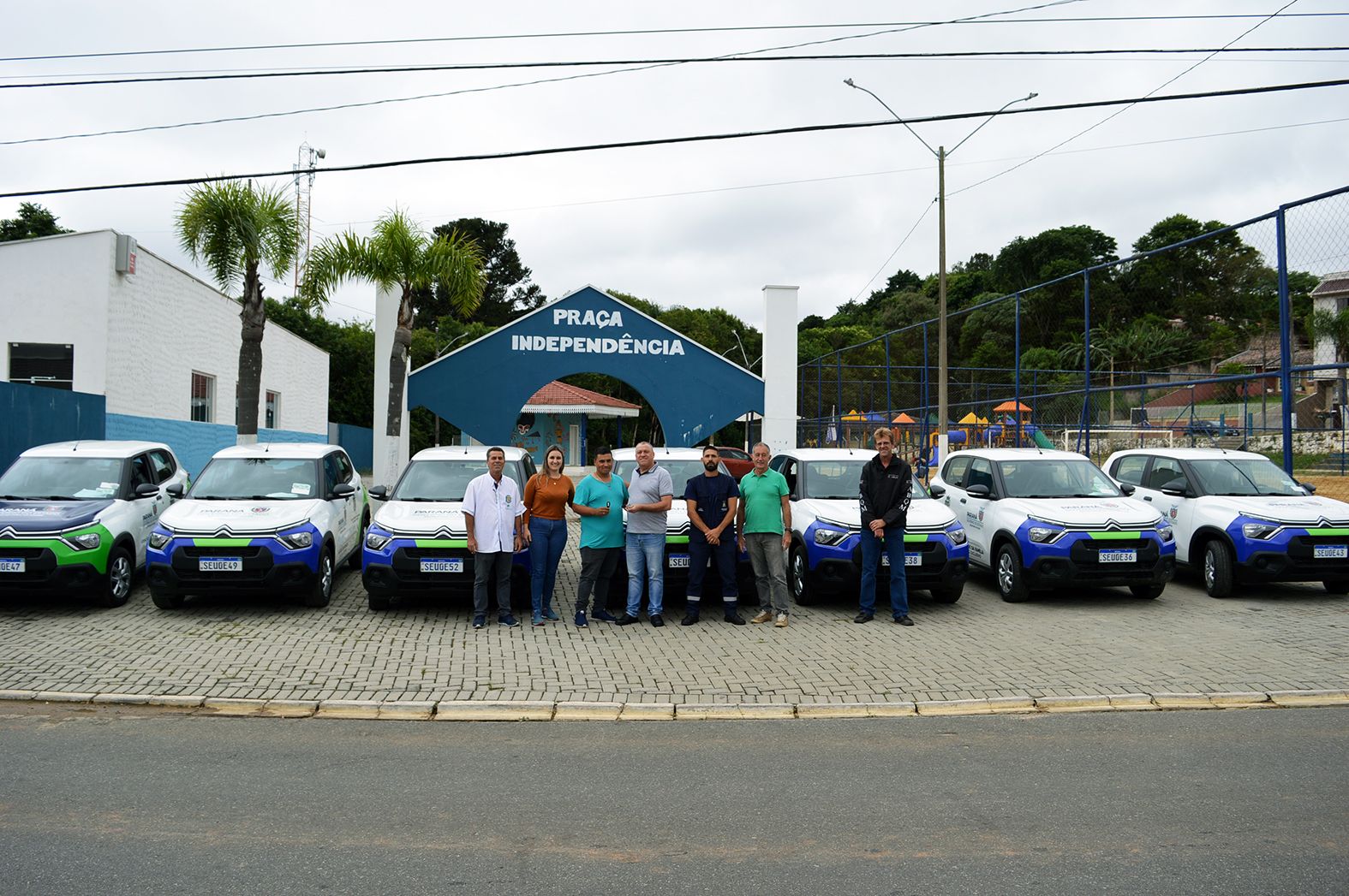 Prefeitura entrega 7 carros para serviços da saúde