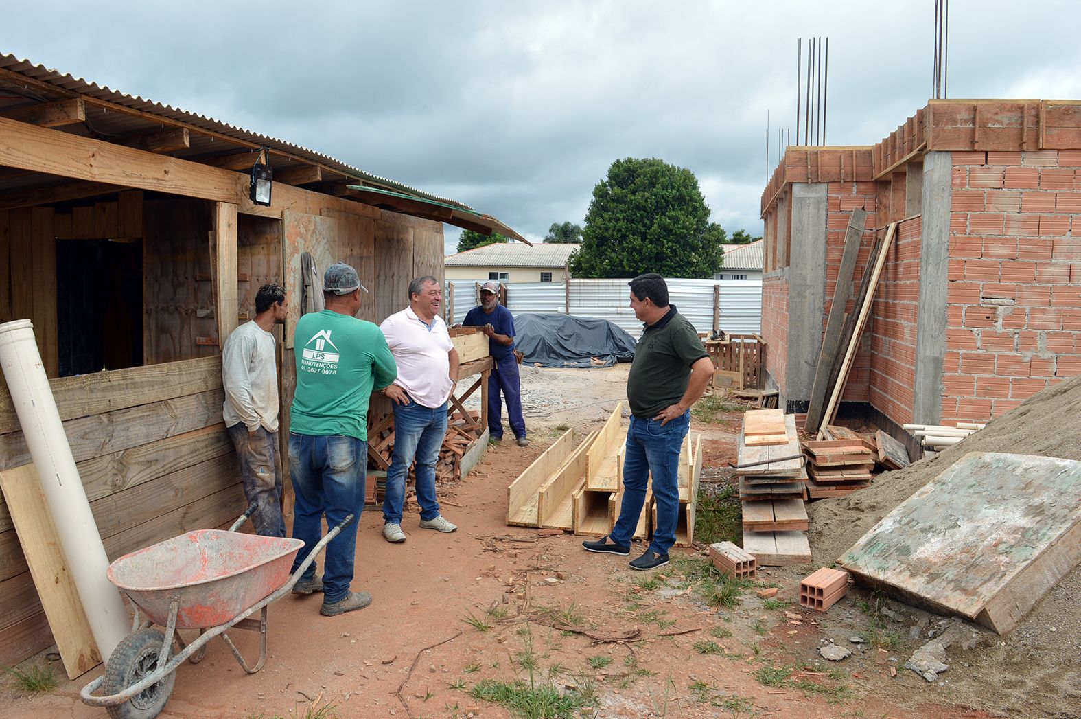 Mostarda visita obras da Nhana Maria