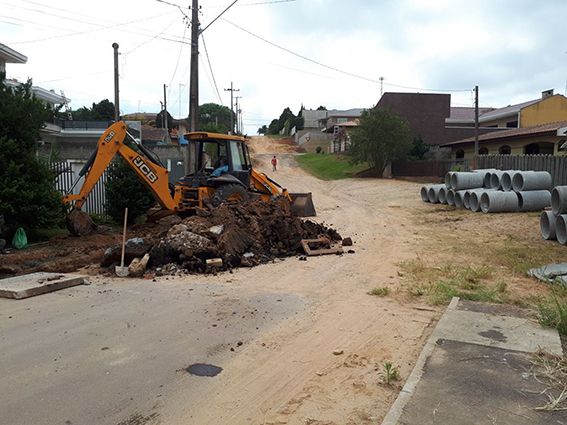 Iniciam os trabalhos de pavimentação  da Rua Izídio Sicuro, em Contenda