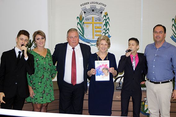 Contenda faz homenagem a  professora Vanilda Dzierwa