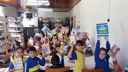 Dia do Livro é comemorado em Contenda