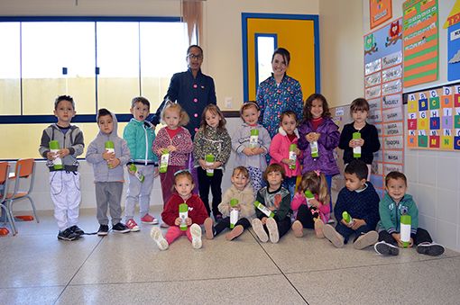 Contenda entrega kits odontológicos