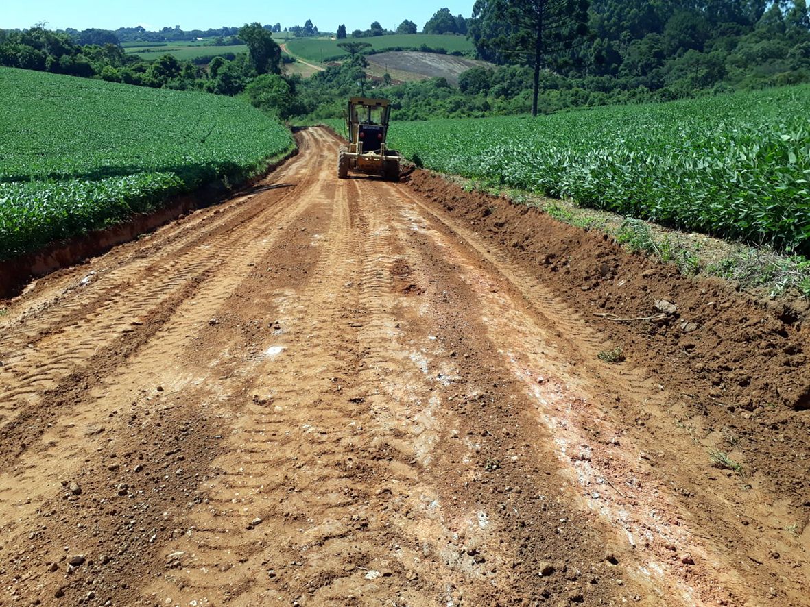 Contenda intensifica recuperação das estradas