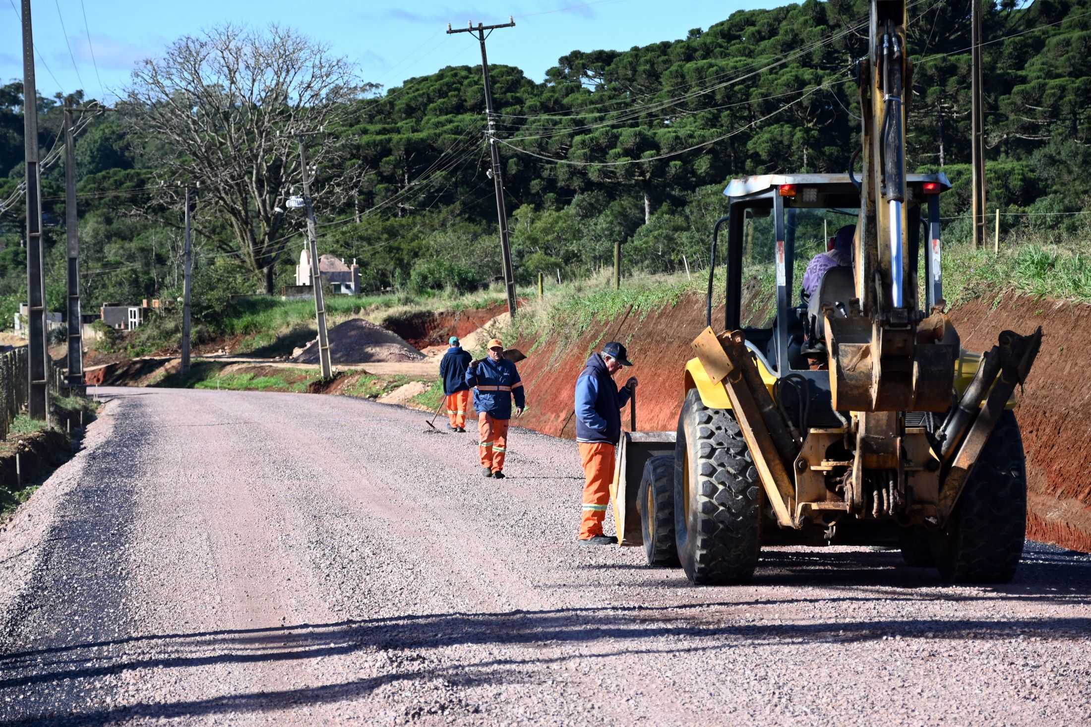 Avançam as obras da estrada São João