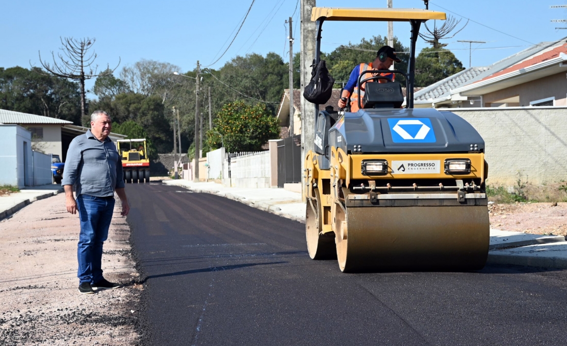 Ruas do Jardim Elizabete são pavimentadas