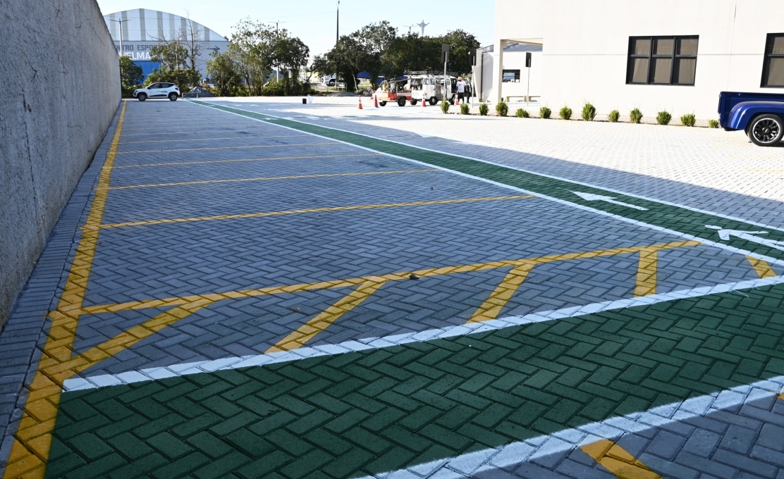 Prefeitura conclui obras do estacionamento