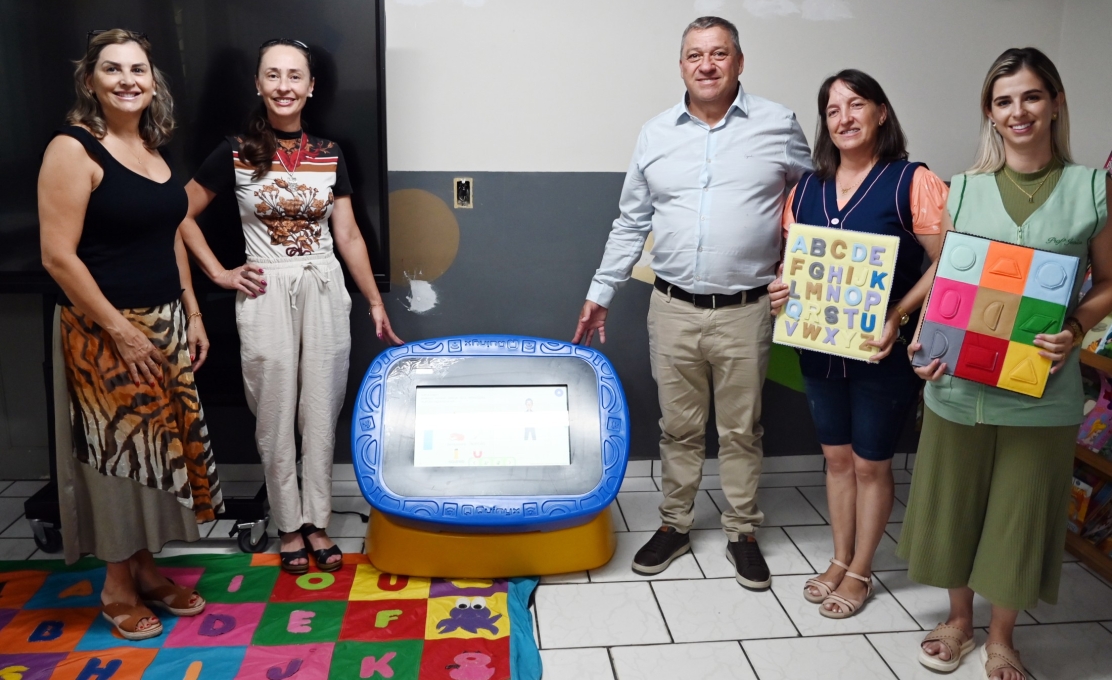 Contenda entrega mesas digitais às escolas