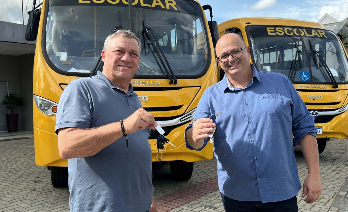 Contenda recebe novos ônibus para educação