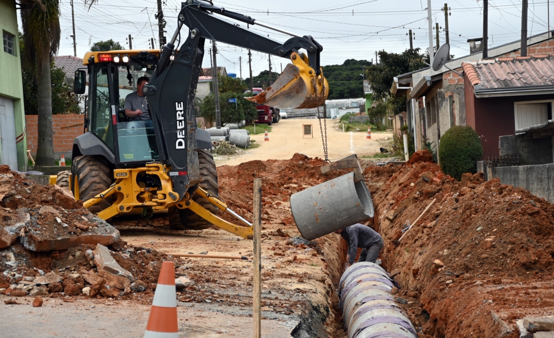 Inicia a pavimentação de seis ruas em Contenda