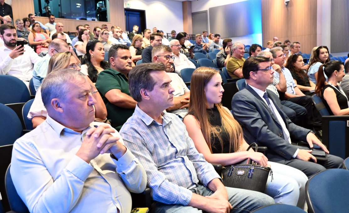 Mostarda participa de encontro para tratar sobre água e esgoto