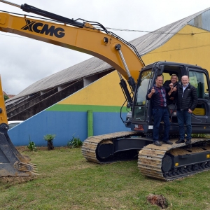 entrega-escavadeira-1