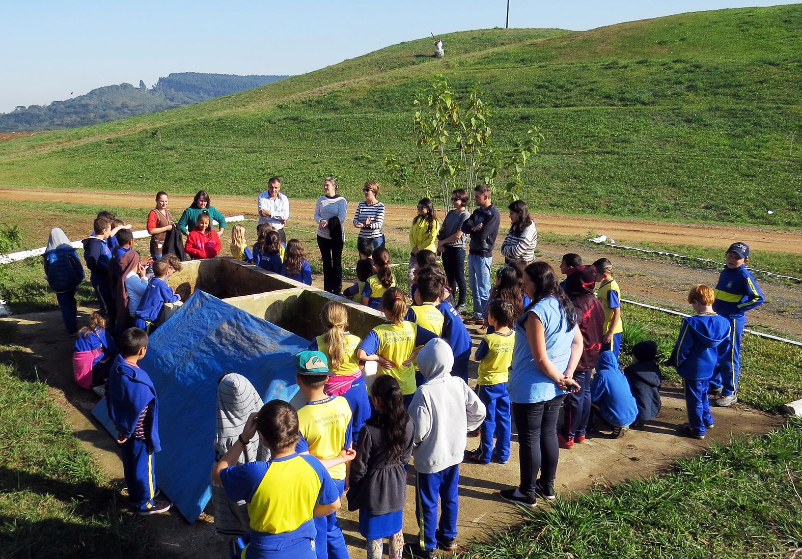 Alunos de Contenda visitam o aterro da Lapa
