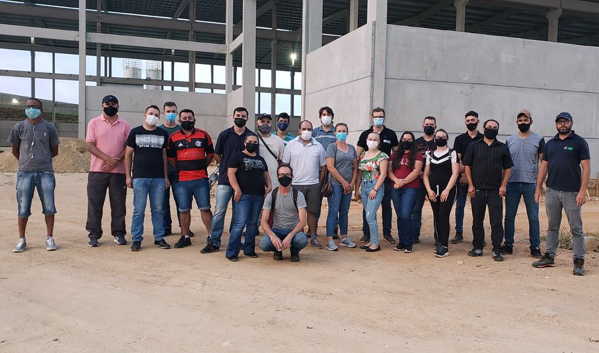 Contendenses visitam a Metalúrgica Bosch