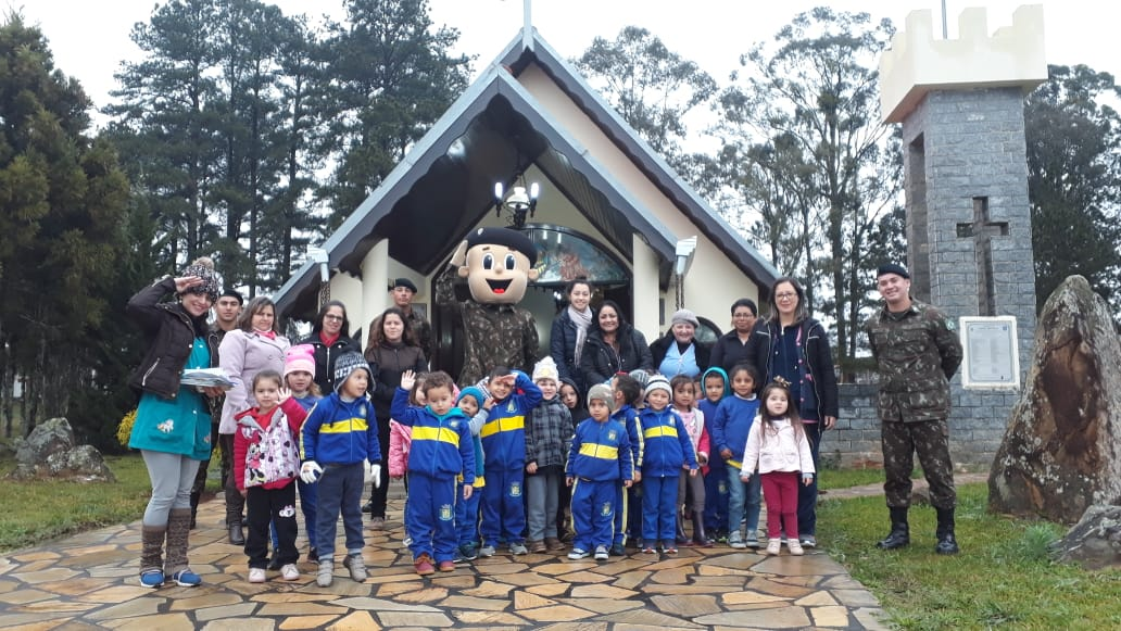 ALUNOS DE CONTENDA VISITAM 15° GACAP