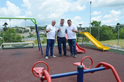 Mostarda faz entrega do playground do Jardim São João