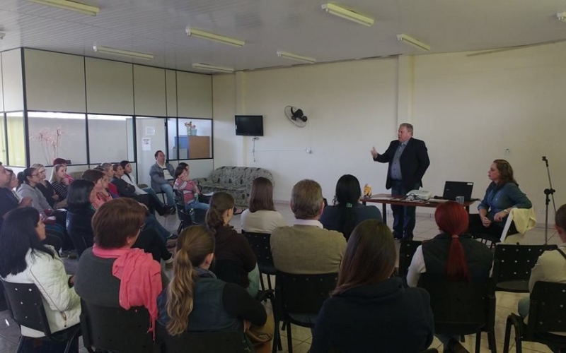 Secretaria Municipal de Saúde discute estratégias com a equipe