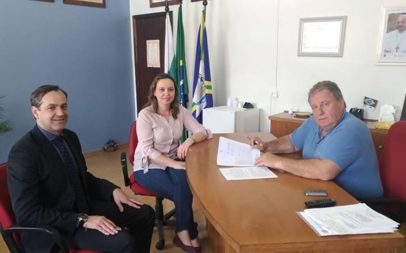Prefeitura celebra contrato para prestação de serviço do SAMU