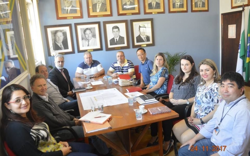 Prefeito realiza reunião para andamento do projeto habitacional do município