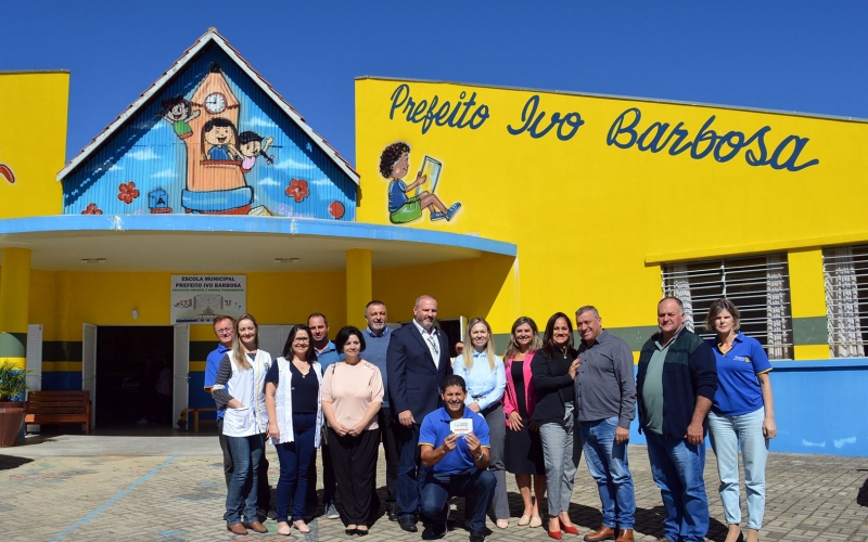 Escola Ivo Barbosa recebe novos livros