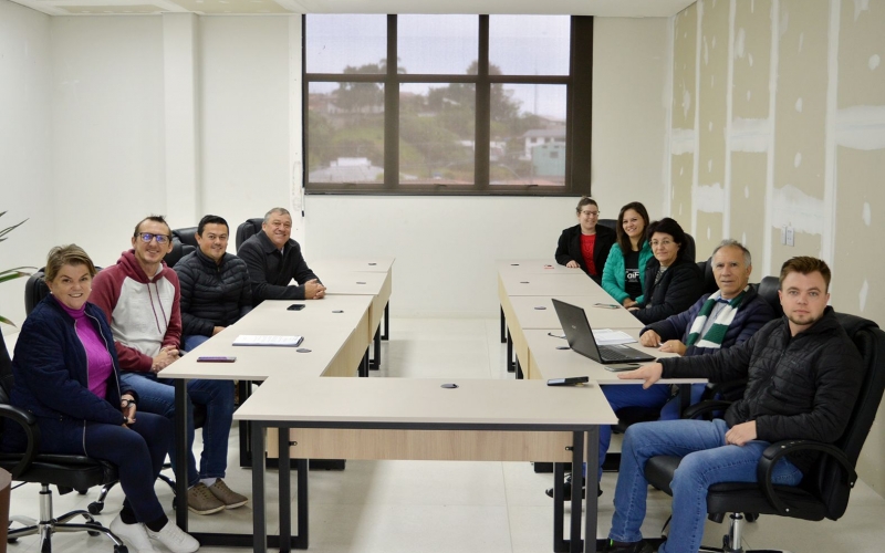 Contenda começa a implantação do conselho cultural         