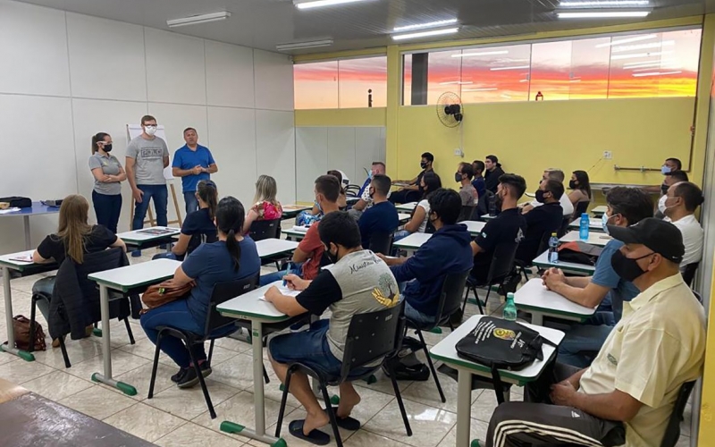 Começa o curso de Auxiliar de Mecânica Industrial