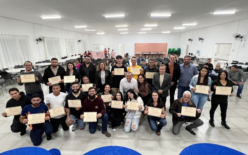 Qualifica Paraná forma 40 alunos de Contenda