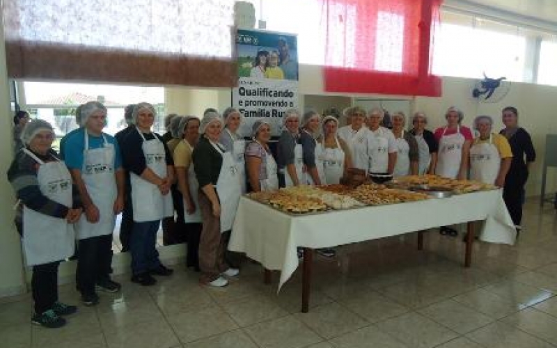 Geração de Renda Capacita turma de Panificação