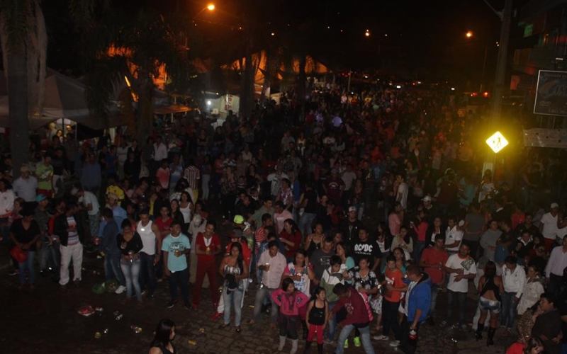 Festa em comemoração ao 64º Aniversário do Município lota a Avenida João Franco