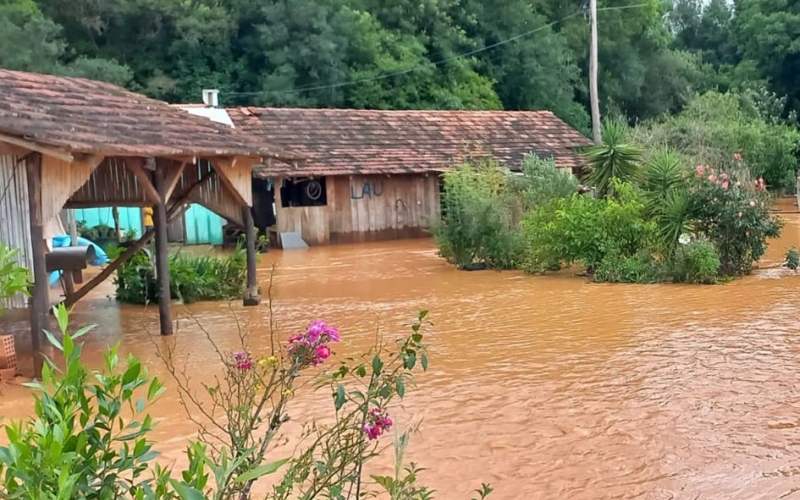 Chuvas voltam a castigar Contenda e região