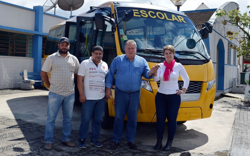 Contenda adquire novo ônibus escolar