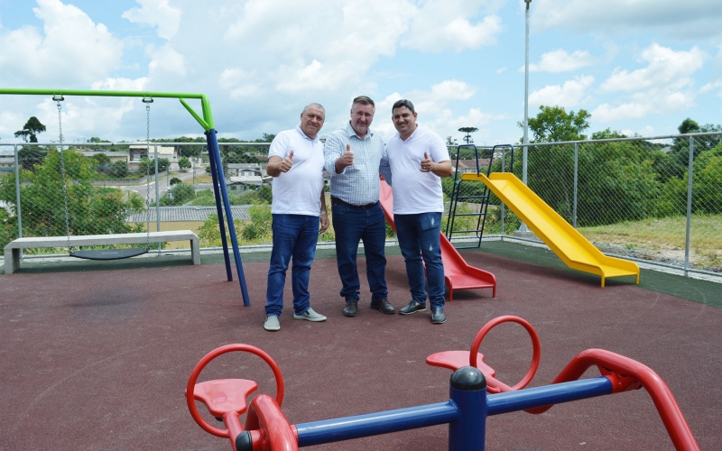 Mostarda faz entrega do playground do Jardim São João