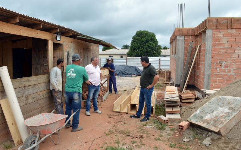 Mostarda visita obras da Nhana Maria